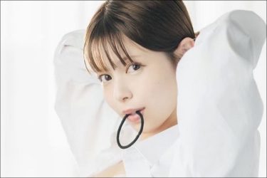 加納葉月が「最高の朝」を完全再現! 純白の彼シャツと下着と咥えゴム…