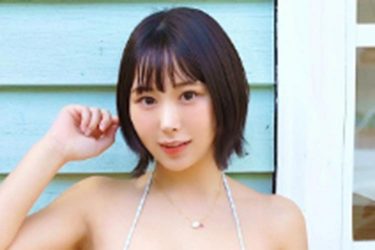 「抱き心地よさそう?」日向葵衣、極小ビキニのマシュマロボディ