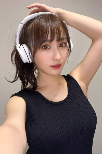 伊藤愛真、ふっくら美バストと柔らか生ワキ…フェチな自撮りにファン歓喜の画像1