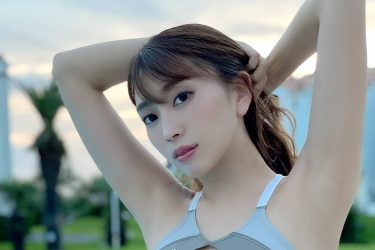 森咲智美、水の抵抗があるのかないのか…美胸丸見え前面がら空き競泳水着