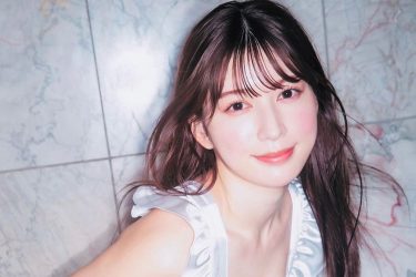 「令和最高の美ボディ」雪平莉左、自らリクエストしたフリルエプロンの際どい姿