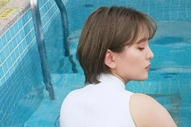 朝比奈祐未、Tバック状態で湯舟に浮かぶ「ひなけつ」