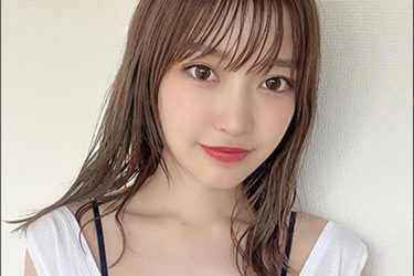 吉沢朱音、濡れ髪&大人メイクで…こんもり美バスト目を引く艶ショット