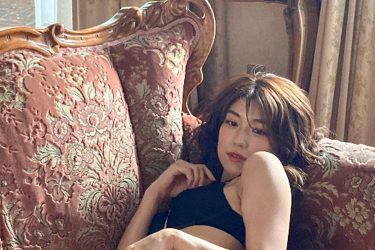 藤木由貴、ソファに横たえた芸術的ボディの色っぽさにファン動揺