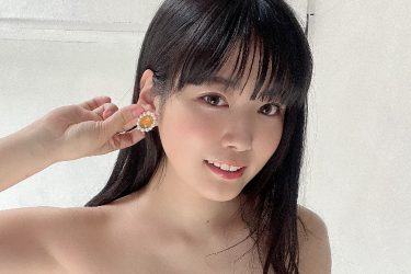 東雲うみ、キラキラ笑顔とモリモリ美胸で元気注入