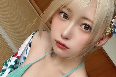 篠崎こころ、美形すぎる金髪ショートの妖しい色気