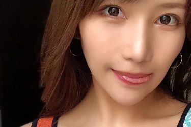 琴井ありさ、思わず舌舐めずり…誘惑の胸チラにファン歓喜