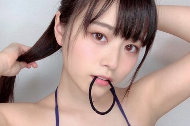 東雲うみ、くわえゴムでポニテの水玉ビキニ激ツボショット