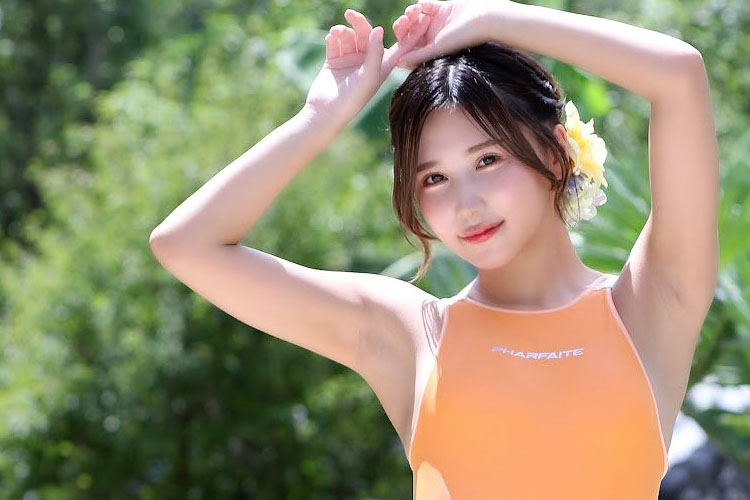 朝比奈りる、美ボディ眩しい映え水着ショット…くびれ職人の真骨頂の画像1