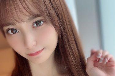 花咲れあ、愛らしさ爆発! 美貌と美胸の胸キュン自撮り