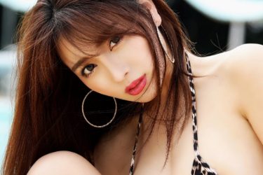 森咲智美、ワイルド系ビキニで肉食美女の魅力発揮