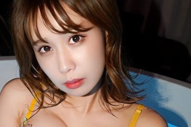 相原美咲、むぎゅ! グラマラスにランジェリー入浴