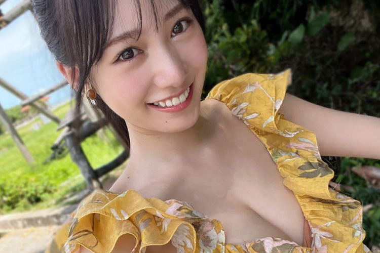 横野すみれ、正統派アイドルオフショでトロピカル美谷間の画像1