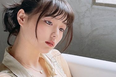 葉月つばさ、濡れシャツに浮かぶ艶肌