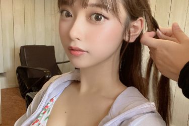 まるぴ、ふっくら美谷間にくぎ付け…メイク中自撮りが秒で万バズ