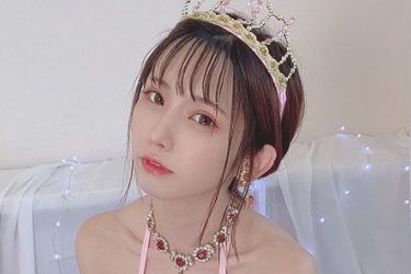 えなこ、高貴な色香のビキニプリンセス