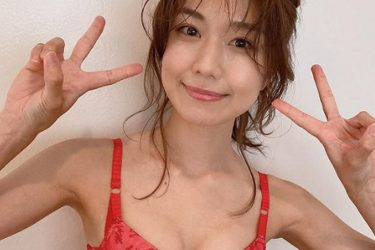 藤木由貴、レア衣装にポニテのキュートなオフショ3連発