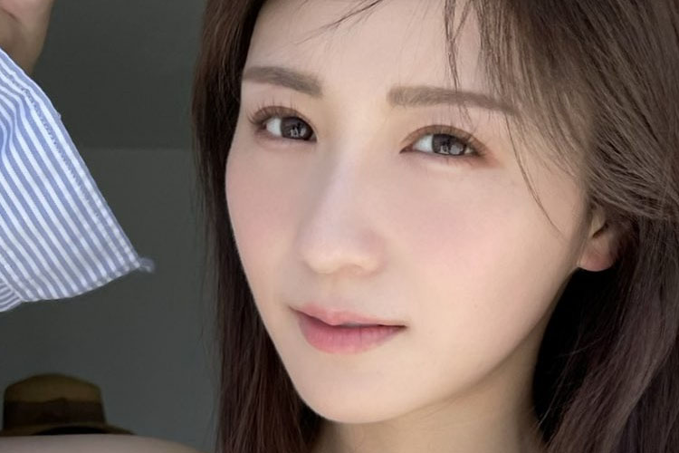 伊藤愛真、美胸と美貌の誘惑…爽やかランジェリーで大人の魅力の画像1