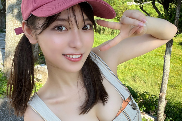 まるぴ、ボーイッシュにキメるも際立つ美谷間の画像1