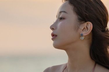 いくみ、絵画的に攻める…キワどい水着でアート級ボディ