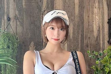 緒方咲、美脚超越のスーパー脚線美! 小顔ハイレグ美女ゴルファー姿が大注目