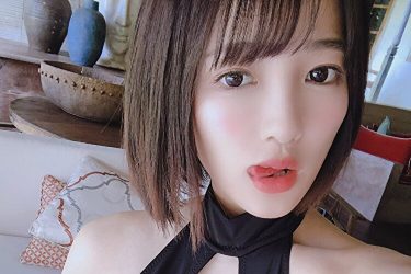 天木じゅん、愛らしい舌ペロで天乳ドン! 眼福の前面オープン水着ショット
