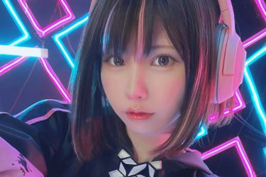 「ゲーミングえなこ」が大反響! 可愛すぎるサイバー仕様にネットわく