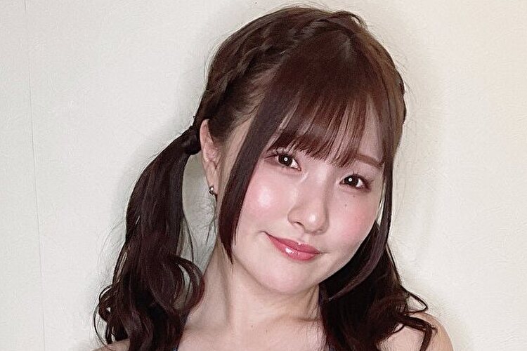 原つむぎ、モジモジ美バスト…デニムビキニで恥じらいスマイルの画像1