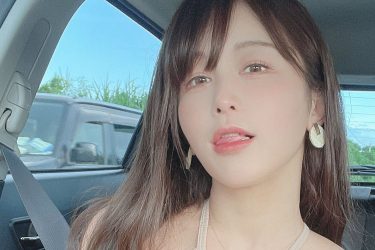 「誘惑おねぇさん」いくみ、事故りそうな助手席の挑発脱ぎかけ