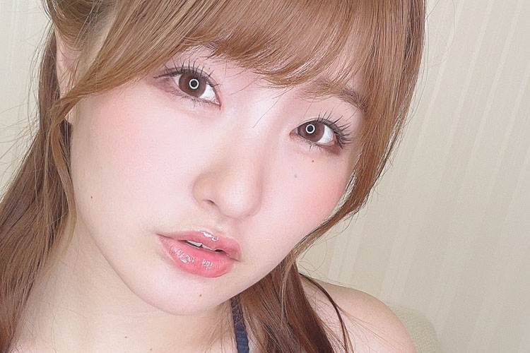 原つむぎ、特大美バストむぎゅ! 溢れだす極上肉感と魅惑の美貌の画像1