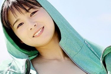 真田まこと、自然派ビキニから零れるモチモチ美バスト