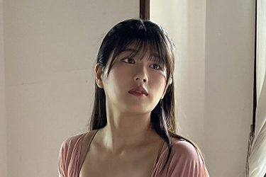 ちとせよしの、レオタード3連発で圧巻ボディと陶酔の美貌