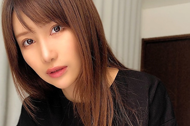 「隣行っていい?」琴井ありさ、丸見えランジェリーで魅惑の四つん這いの画像1