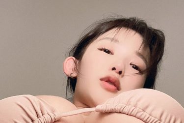 天木じゅんを下から眺めると…天乳そびえる衝撃の二次元ボディ