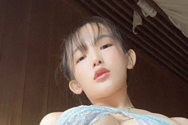 天木じゅん、Oフロントで天乳大開放の強烈モーニングショット