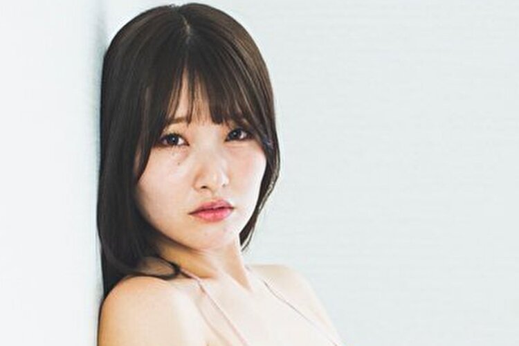 原つむぎ、色香漂うヌーディビキニの艶ボディの画像1