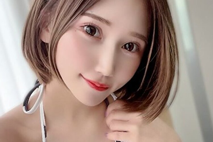 朝比奈りる、くびれと美胸のナイスポーズの画像1