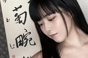 二刀流グラドル・東雲うみ、艶ランジェリーで一刀両断!