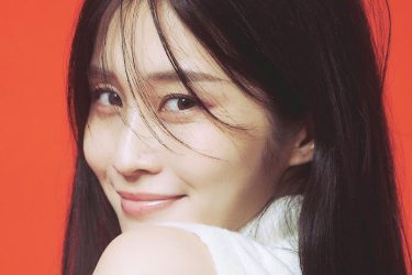 高橋凛、無防備ノースリーブから横パイチラリの艶カット