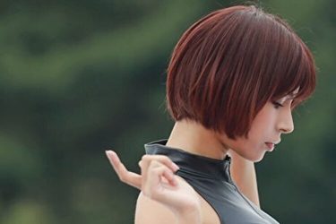 藤井マリー、黒革ハイレグ水着と網タイツの貫禄グラビア