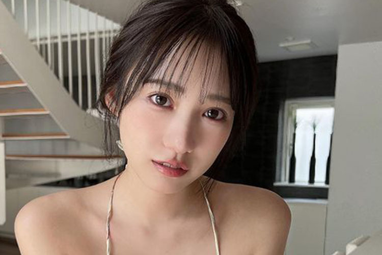 「透明感がハンパない」横野すみれ、ふっくらバストと美肌に釘付けの画像1