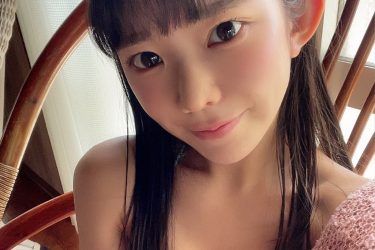 「見えたか?」長澤茉里奈、ざっくりニットで透け谷間