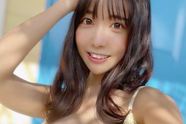 天羽希純、編み目まで完璧な胸元の特大メロンパン