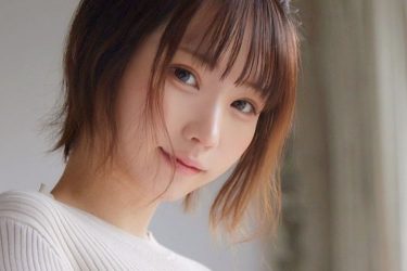 えなこ、ニットでパンイチ…やたら美しい身体