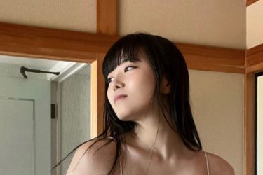 「健康体です」東雲うみ、バスローブを脱ぎ去って理想的ボディ