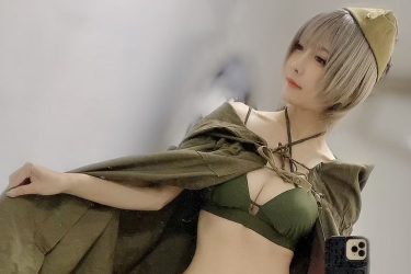 火将ロシエル、クールに美ボディ…グレイトなミリタリーコス