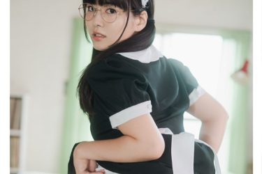 東雲うみ、ぺろんとド迫力ヒップの地味かわメイド