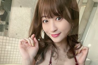 メイリ、マシュマロ美胸をガラスに押しつけ推し願い