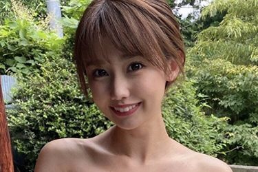 相原美咲、微笑みのむっちりバスト