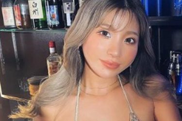 葉月あや、オタクに優しいギャル